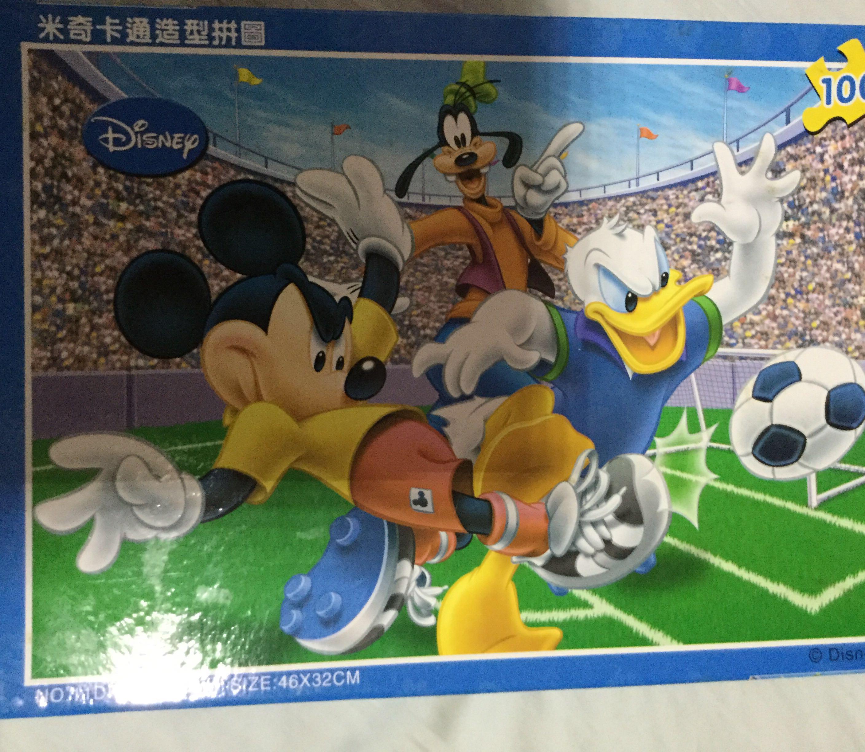 Puzzle Mickey Mouse on the football, 100 pieces