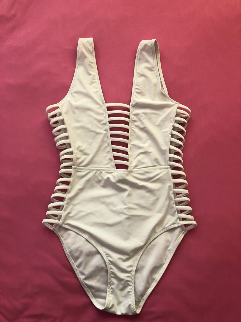 Missguided White One Piece Swimsuit, Women's Fashion, Swimwear, Bikinis
