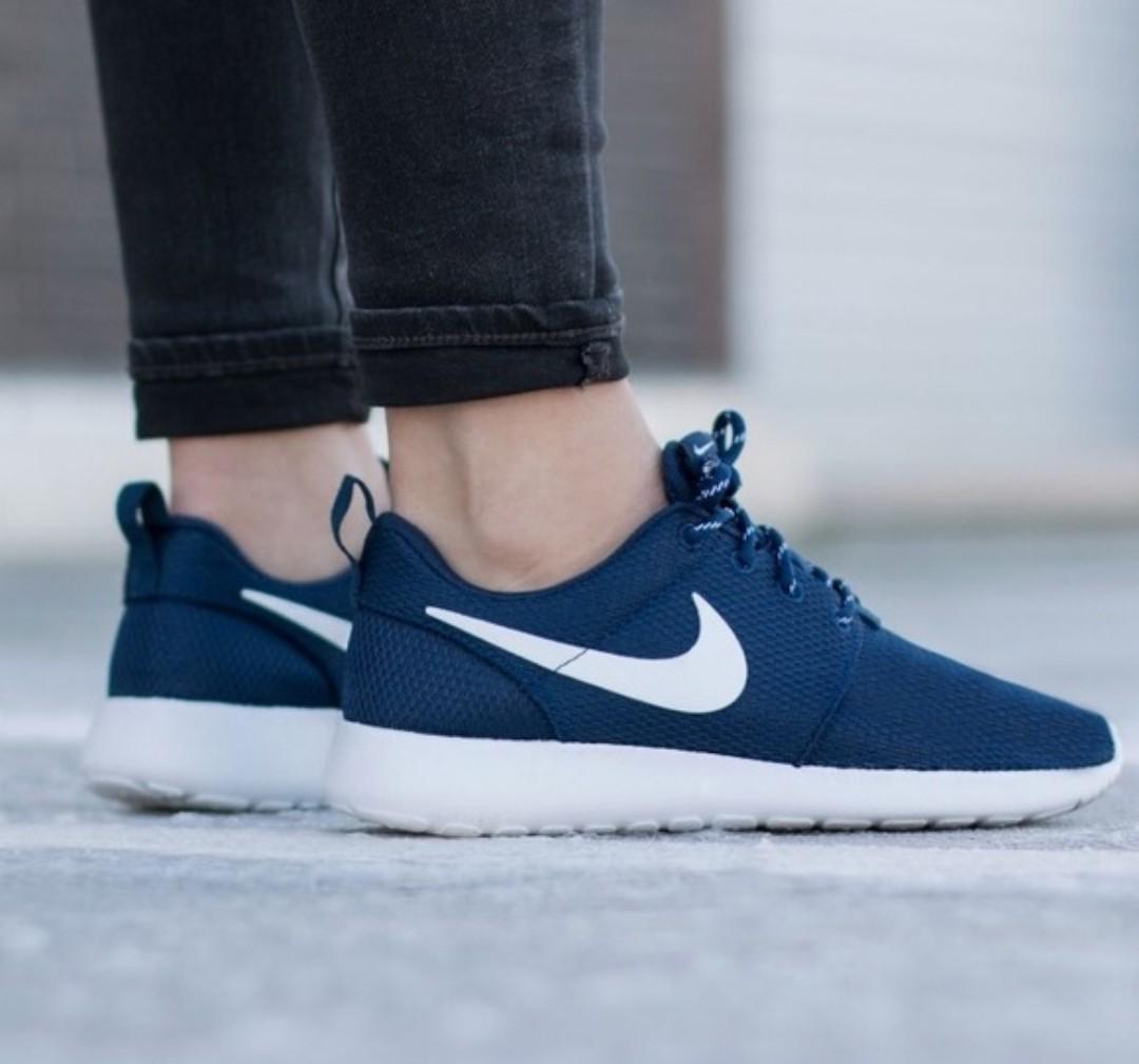 nike roshe run navy