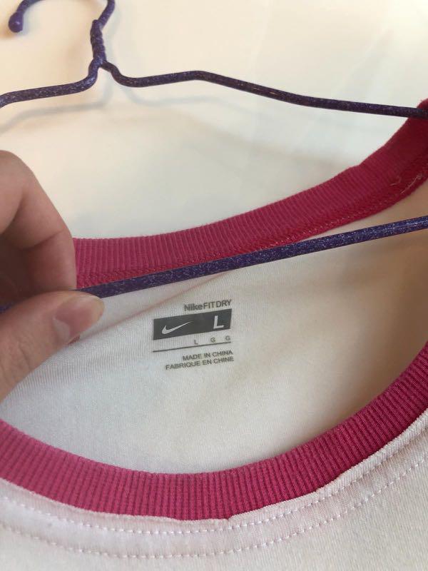 Nike tee （分類：T-shirt）位於 Hong Kong。 由 fre_sells 提交（商品編號 188973821，圖片 2）。簡介： 。