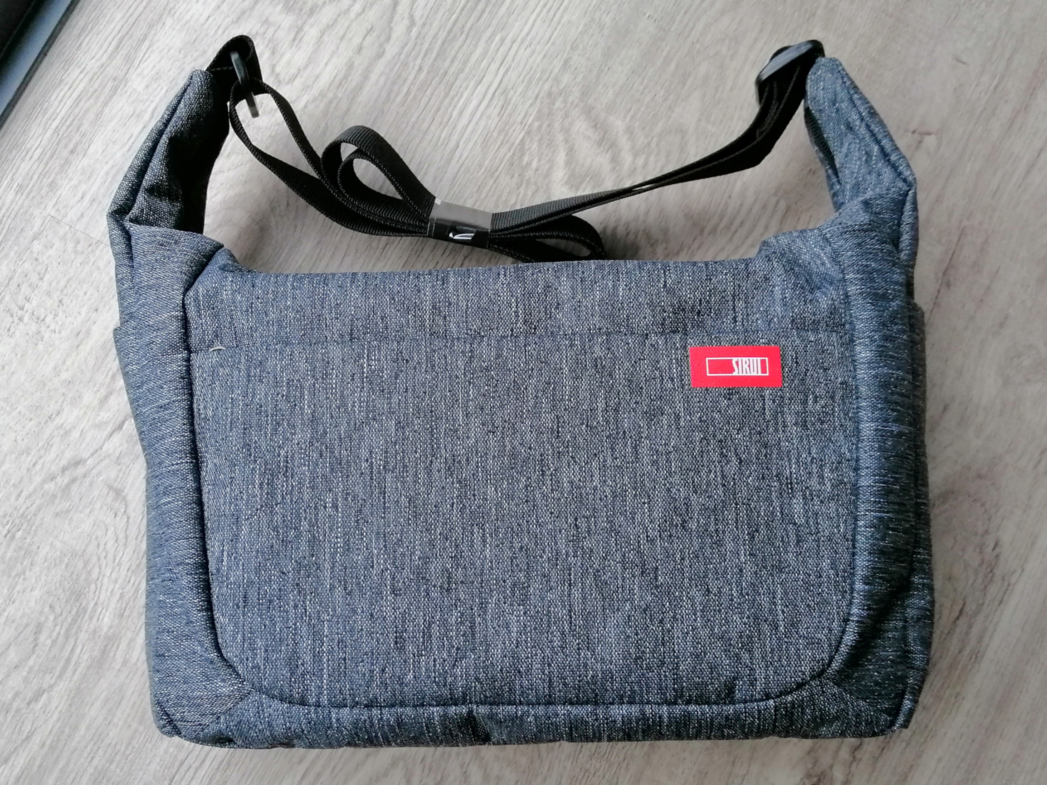 sirui sling bag