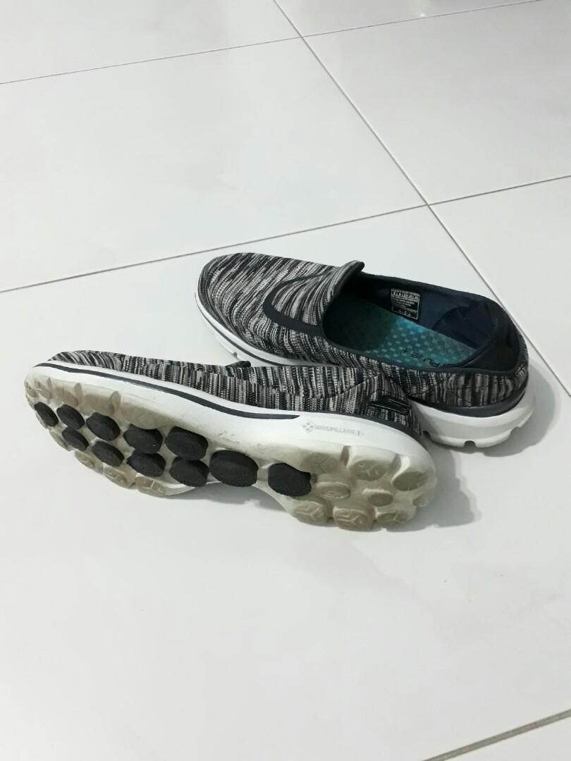 skechers goga plus
