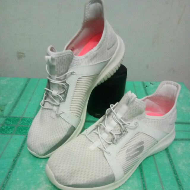Skechers ultra flex jaw dropper top