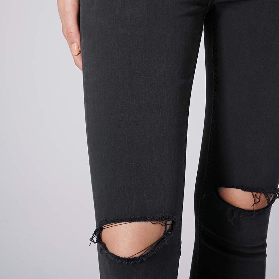 knee slit jeans