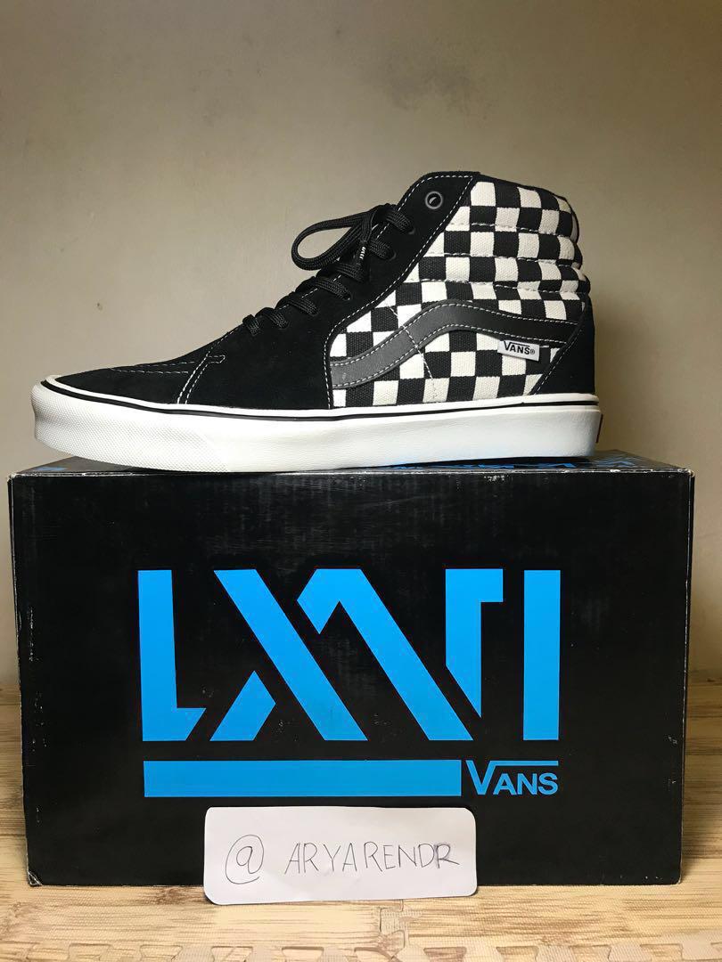 Vans lxvi hitam top