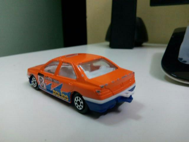 Majorette Peugeot 504 Orange - Miniature Ancienne, état Pour Pièces Ou Restauration