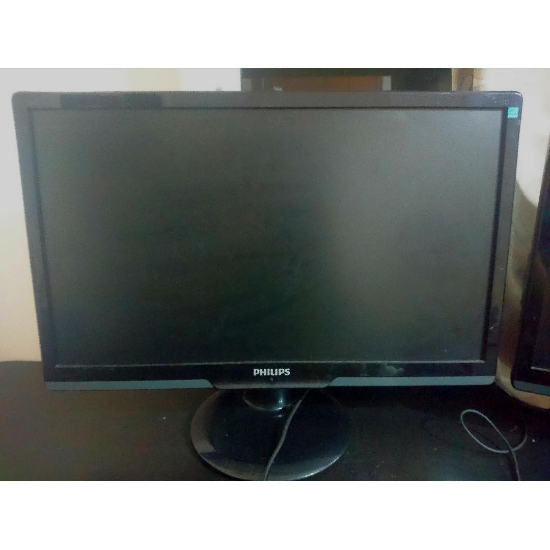 24 Philips Lcd Computer Screen Electronics Computer Parts Accessories On Carousell