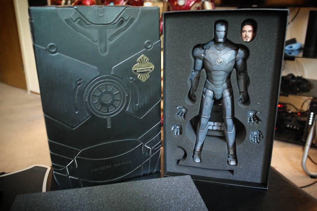 Hot toys sales iron man gunmetal