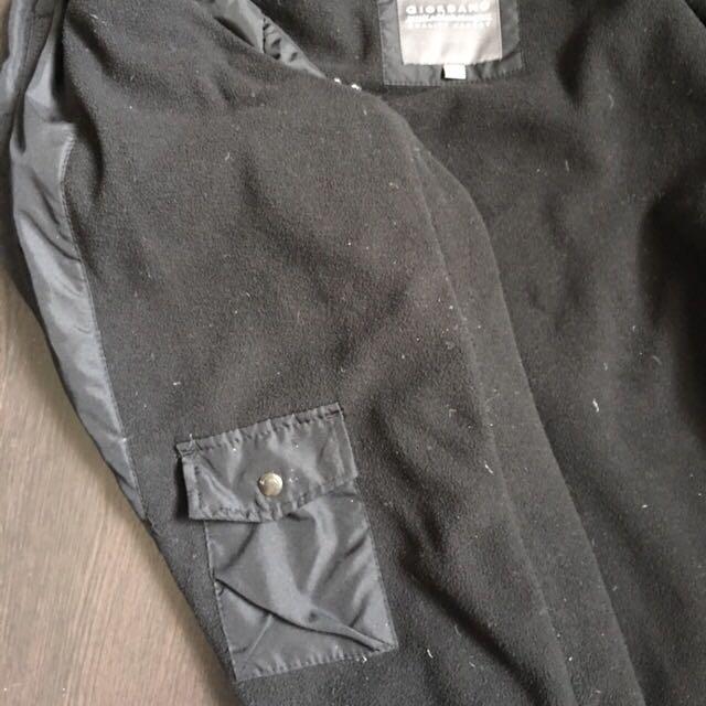 Men’s jacket (Category: Coats, Jackets and Outerwear) located in Pasig City. Submitted by carouselitems (Listing ID 189197376, Image 3). Description: .