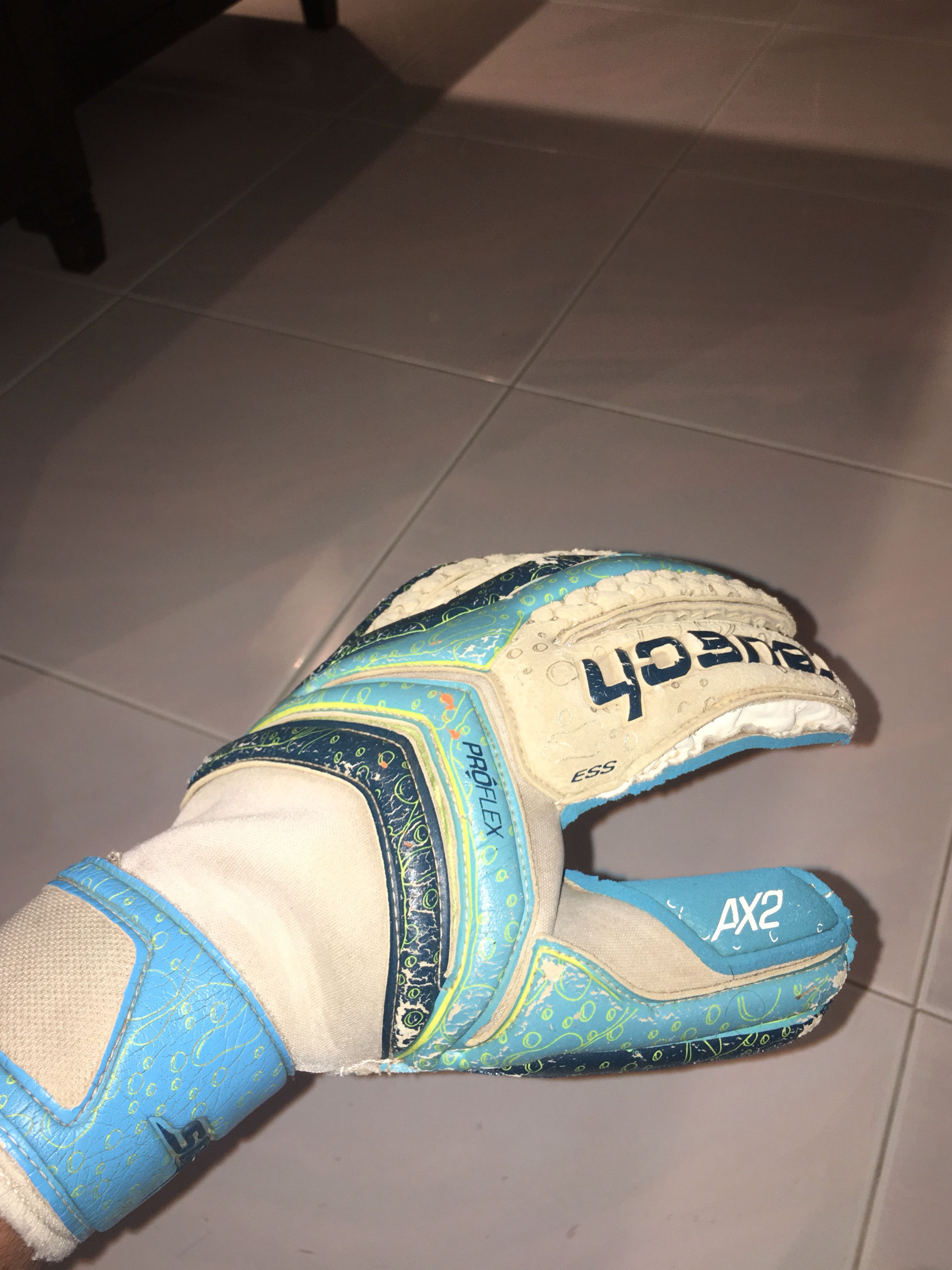 Reusch serathor ax2 sale