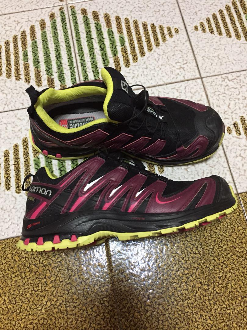 salomon trekking shoes