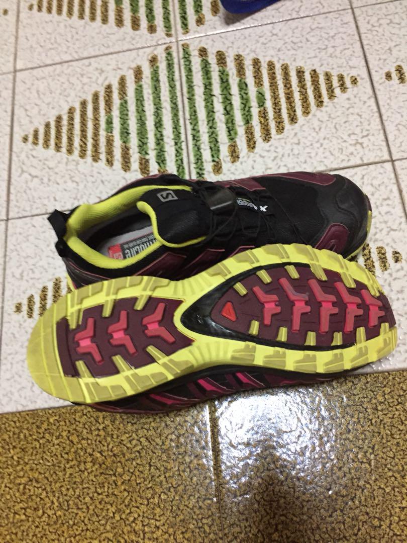 salomon trekking shoes