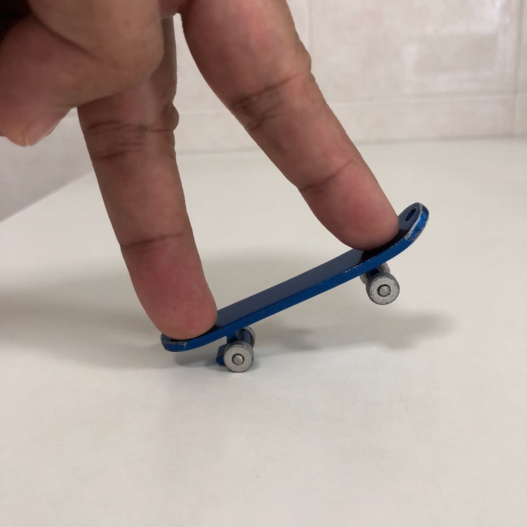 Small toy sales skateboard