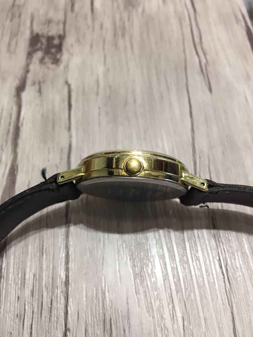 Timex Indiglo Quartz (Category: Watches) located in Singapore. Submitted by olduncleben (Listing ID 189085708, Image 3). Description: Timex Indiglo Movement: Quartz Size: 34mm without crown No.13.