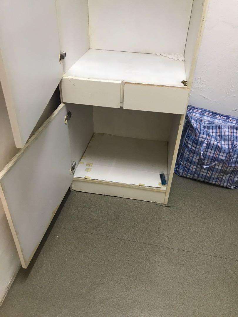 Wardrobe (Category: Kids' Wardrobes & Storage) located in Singapore. Submitted by miramishop (Listing ID 189069178, Image 3). Description: As seen. Not for fussy buyer. $10. Got other items to sell. Can buy together and collect .