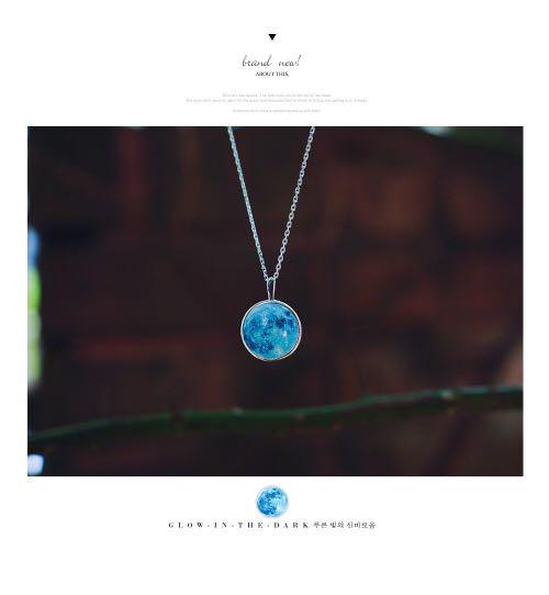 Glow in the deals dark necklace moon