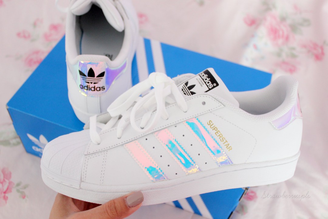 kromme droogte Primitief Adidas Superstar Holographic shoes super star, Women's Fashion, Footwear,  Sneakers on Carousell