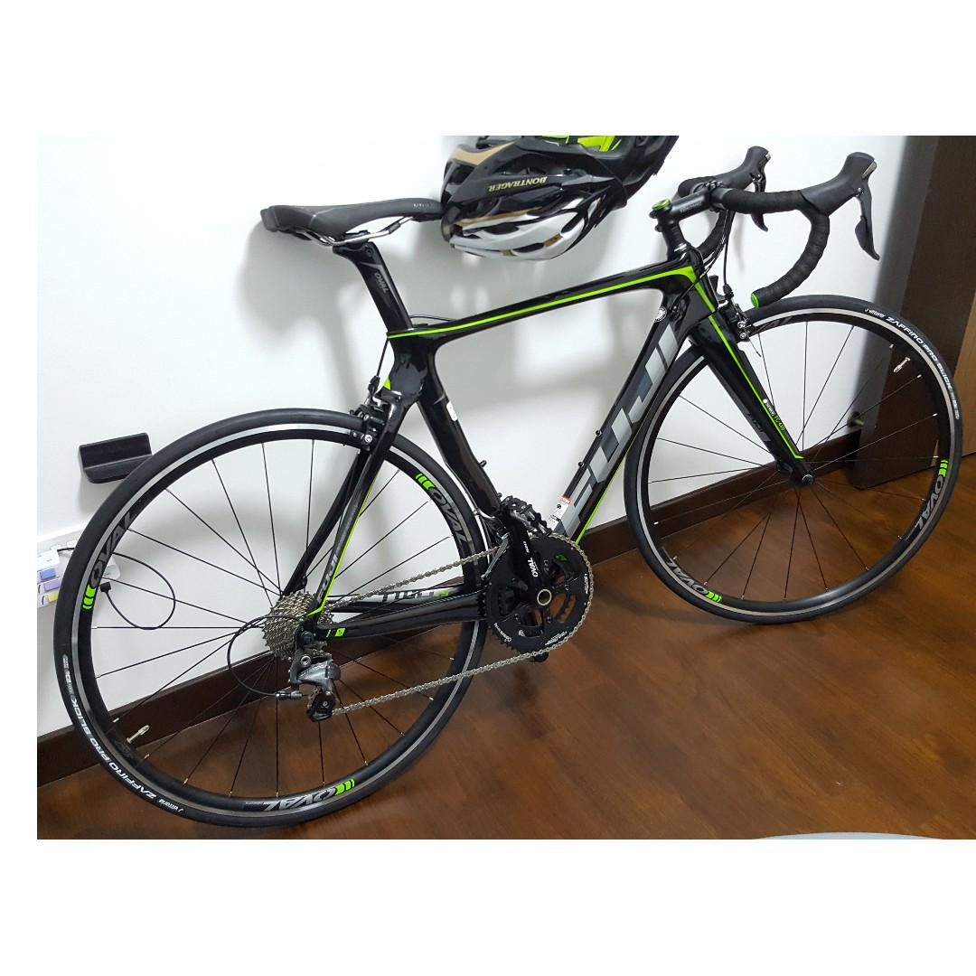 Fuji Transonic 2.5 Carbon 11 speed Roadbike