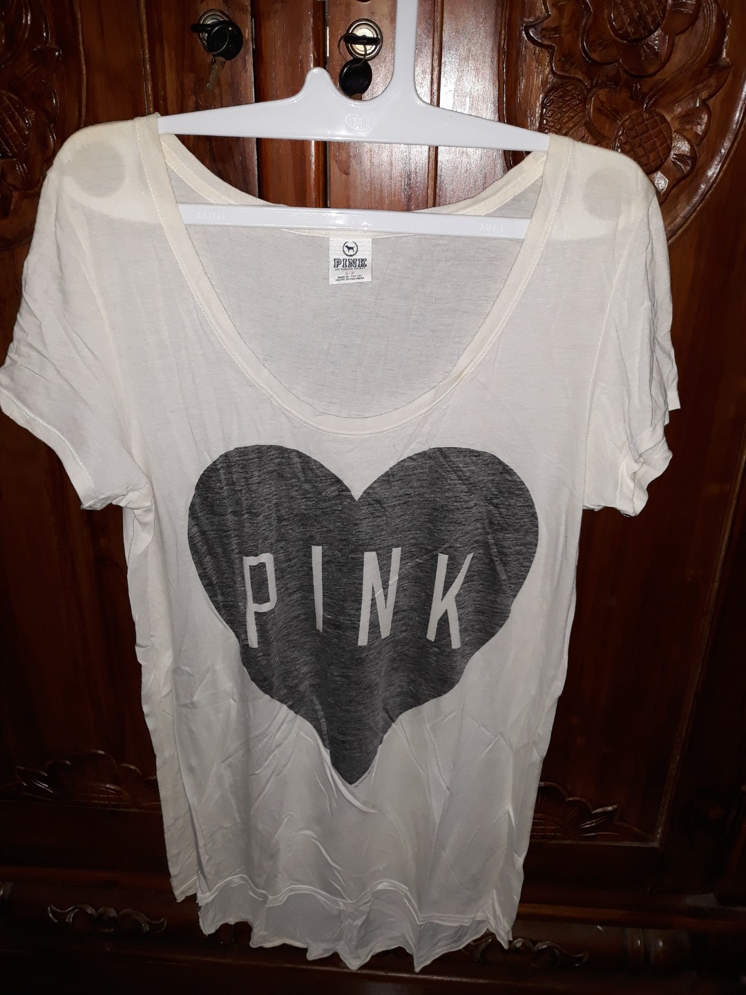 kaos merk PINK by Victoria Secret