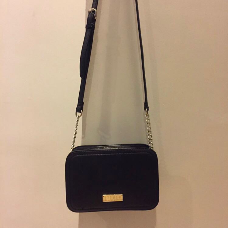 steve madden black sling bag