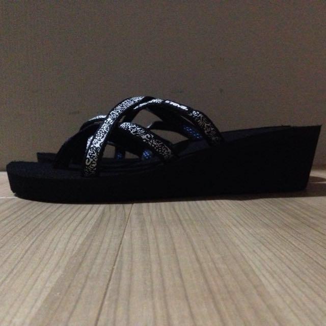 teva wedge flip flops clearance