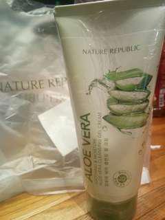Nature republic shooting and moisture aloe vera cleansing gel cream
