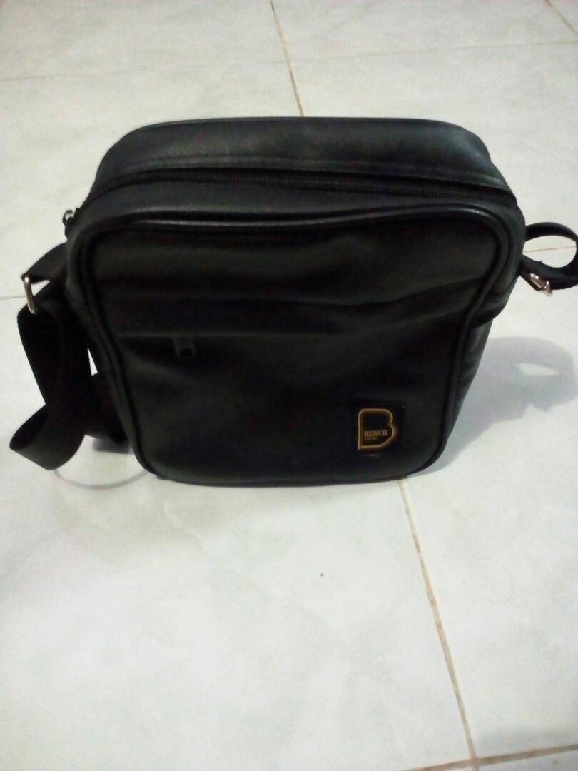 Bench sling bag black Men s Fashion Bags Sling Bags on Carousell