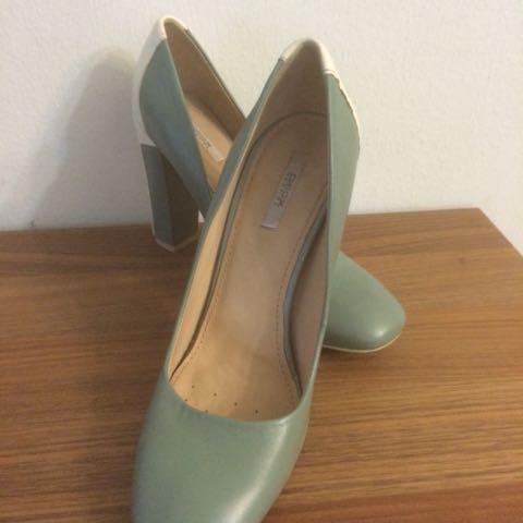 mint green heels uk
