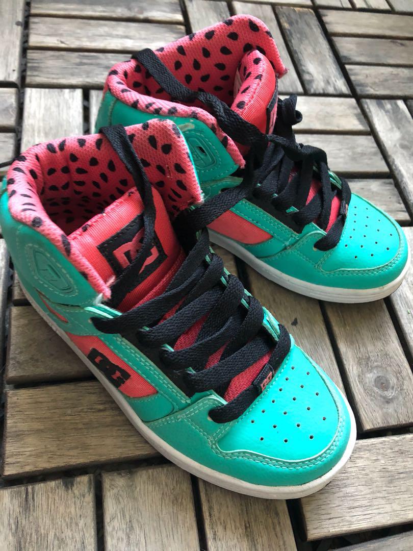 Girls dc shoes store