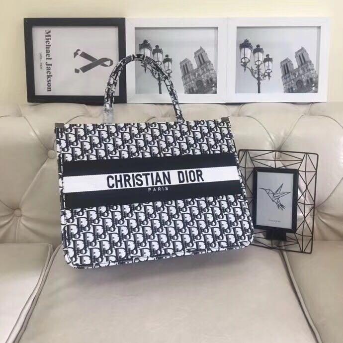 harga dior book tote