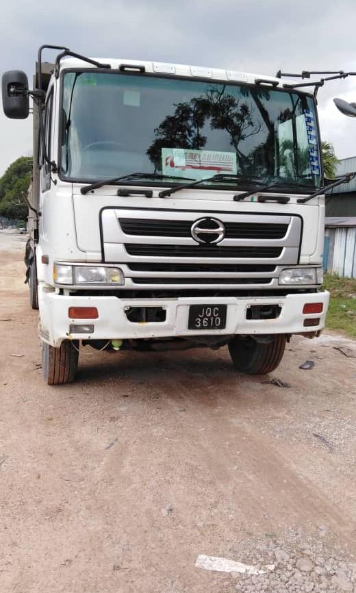 Hino Lori Dumper Tipper Cars Cars For Sale On Carousell