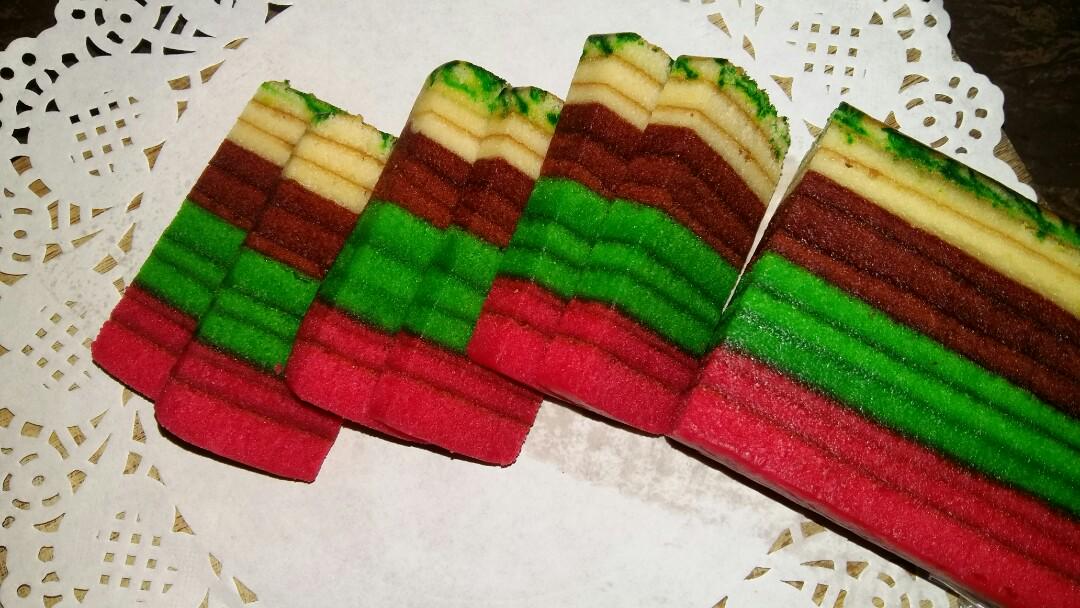 Kek Lapis Sarawak 4 Rasa Food Drinks Baked Goods On