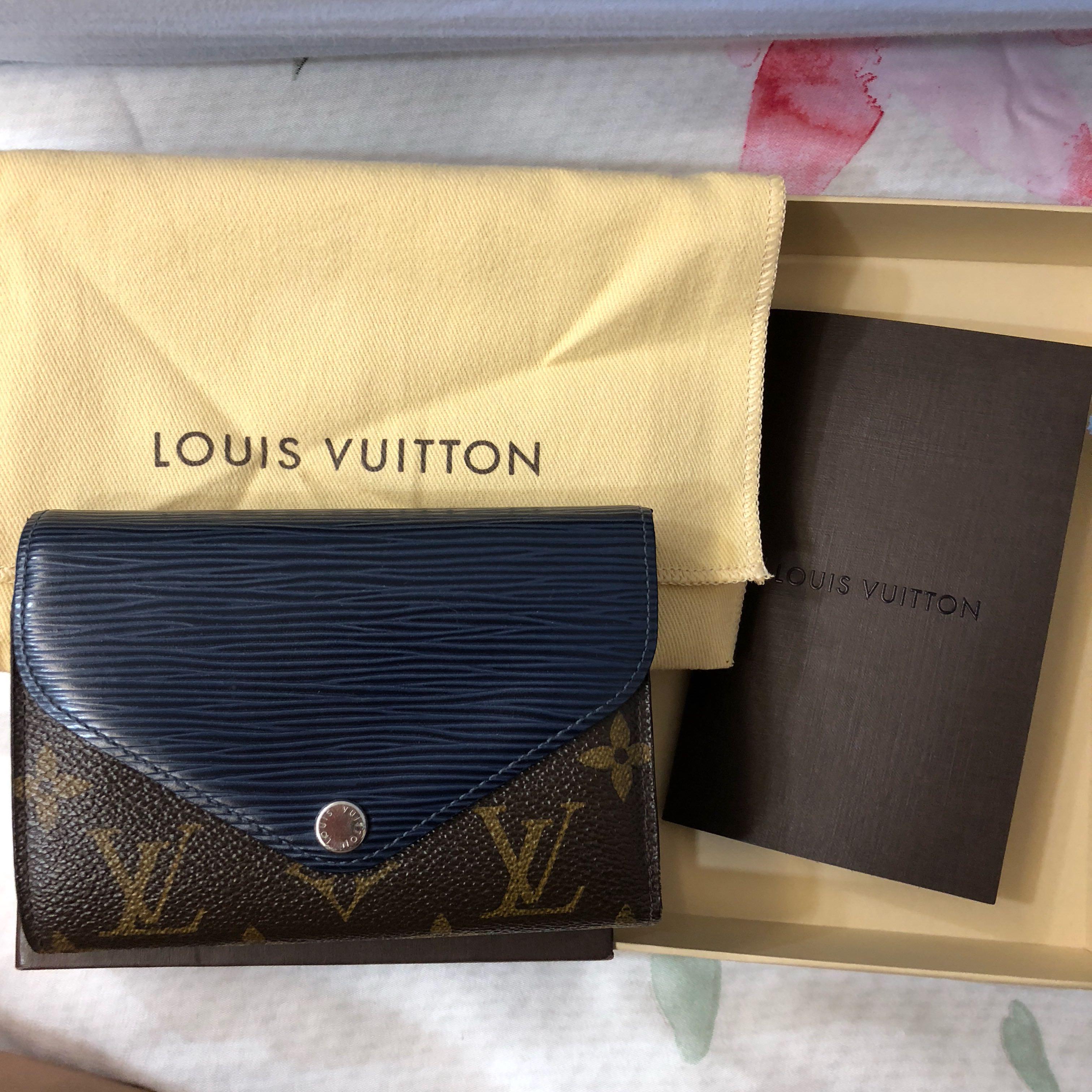 Louis Vuitton Monogram Marie Lou Compact in Navy