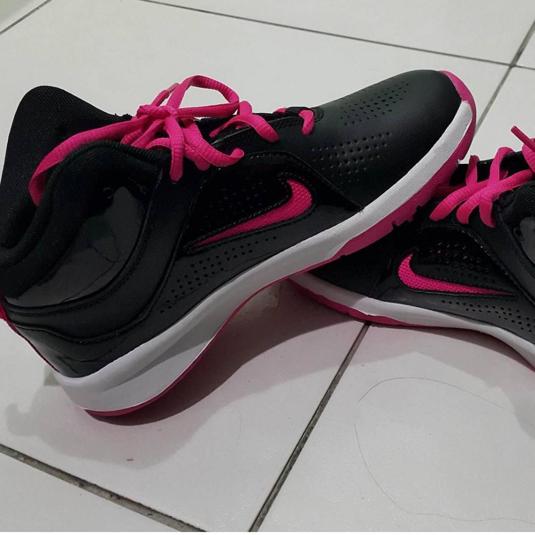 Mitsui outlet 2025 nike price