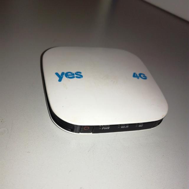 Original Yes 4G Huddle XS Portable Wifi Modem, Computers & Tech, Parts