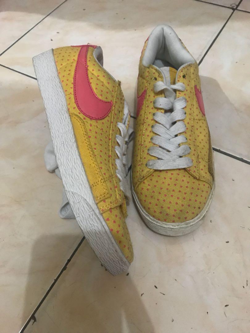 Sepatu Sport Wanita Nike Original Size 37 Fesyen Wanita Sepatu Di Carousell