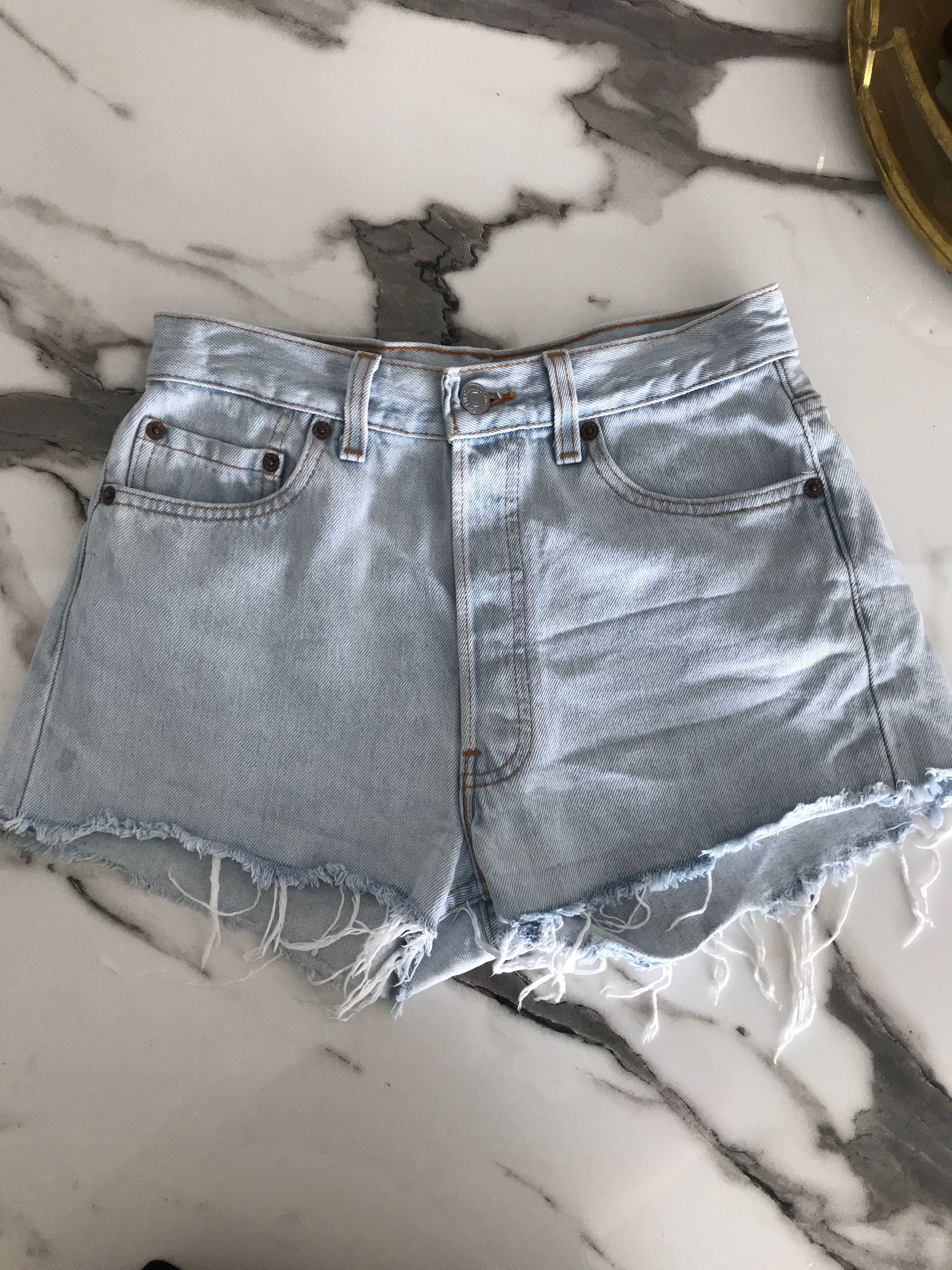levi's 501 light wash shorts