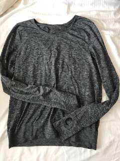 Lululemon grey long sleeve size 6
