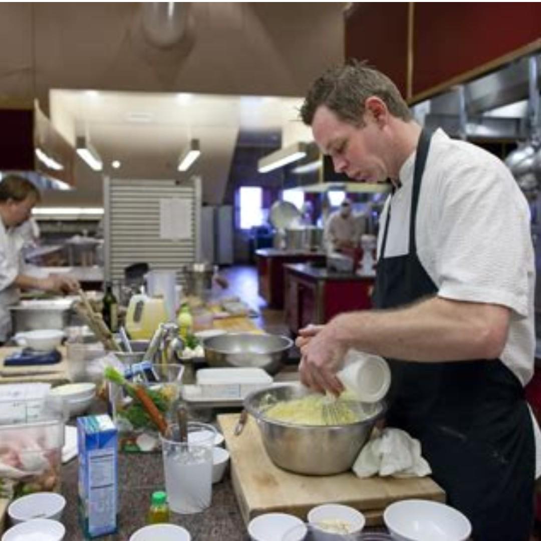 Commis Cook Kitchen Helper Spanish Restaurant Jobs Hospitality F B On Carousell