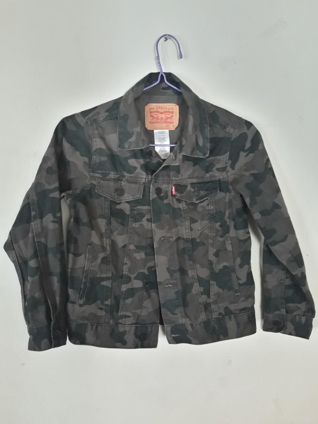 Levi s camo store trucker jacket