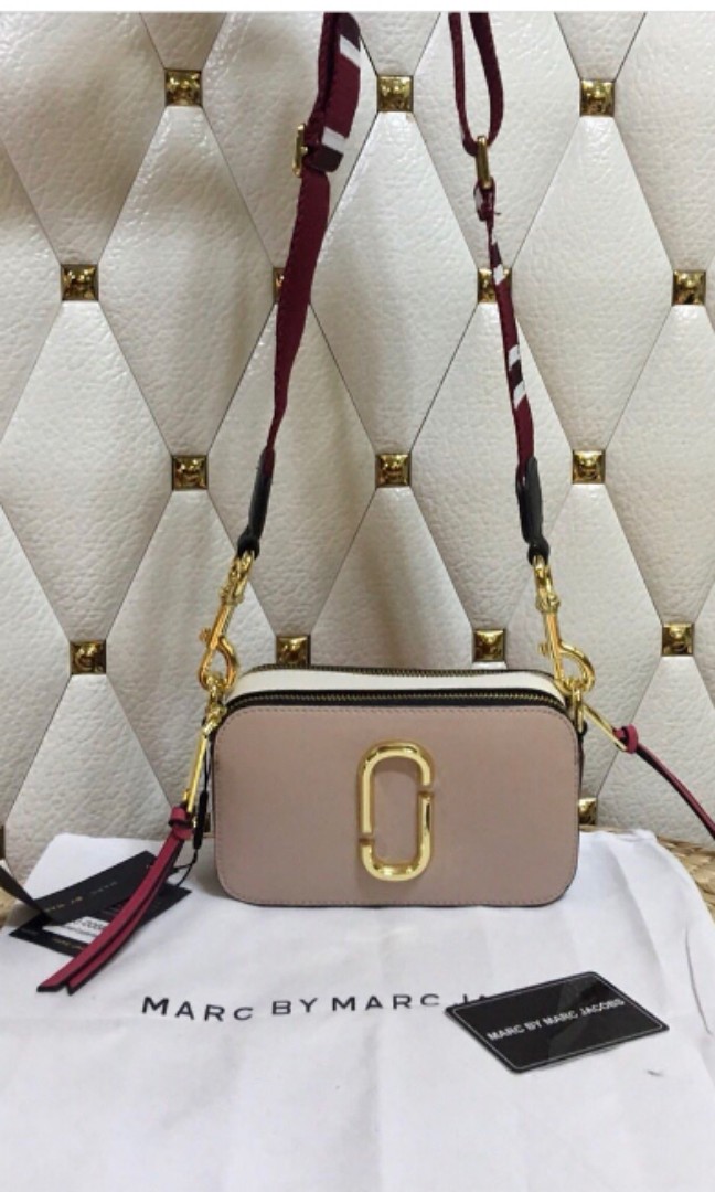 Marc Jacobs Snapshot Authentic quality!!!, Women's Fashion, Bags