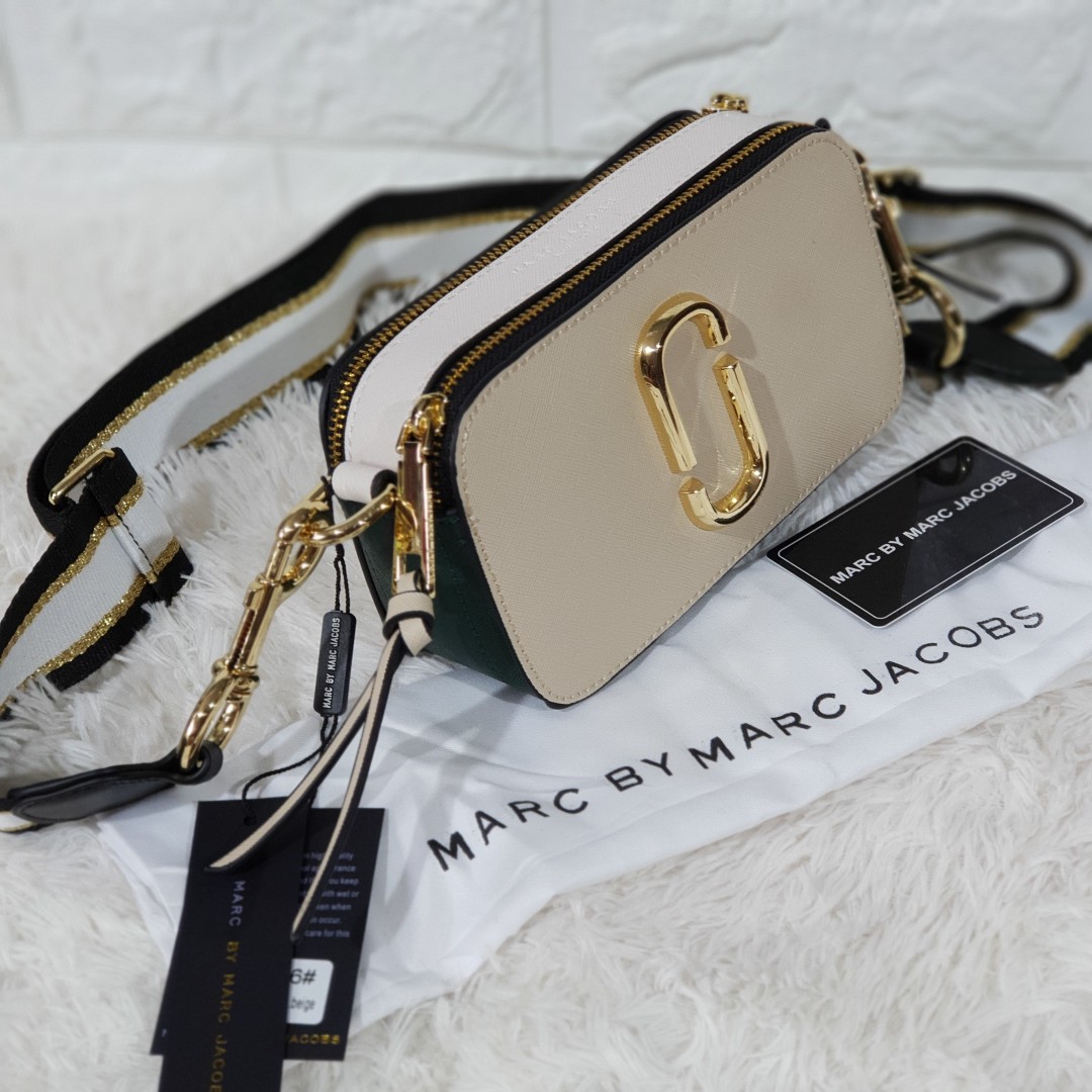 The Snapshot Leather Camera Bag in Beige - Marc Jacobs