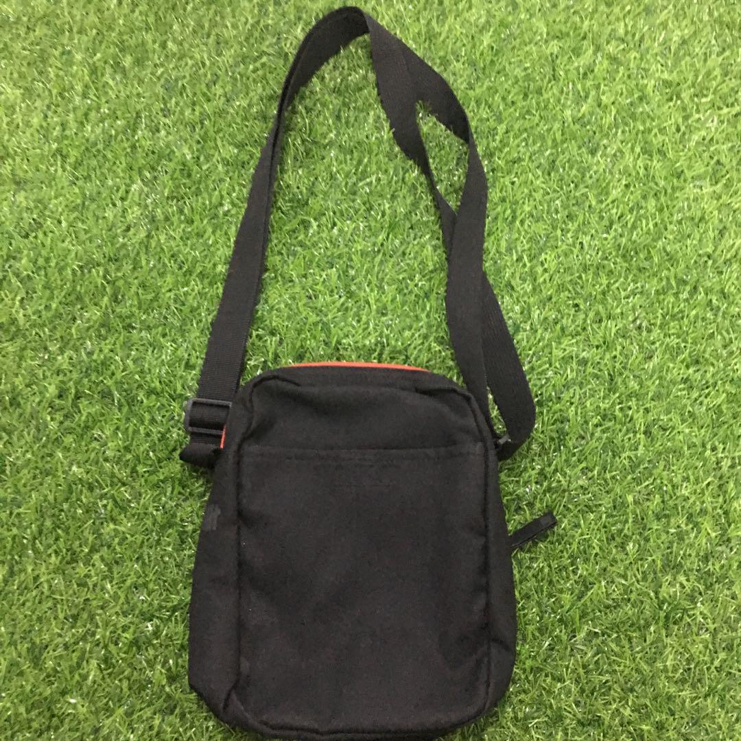 undefeated nike messenger bag