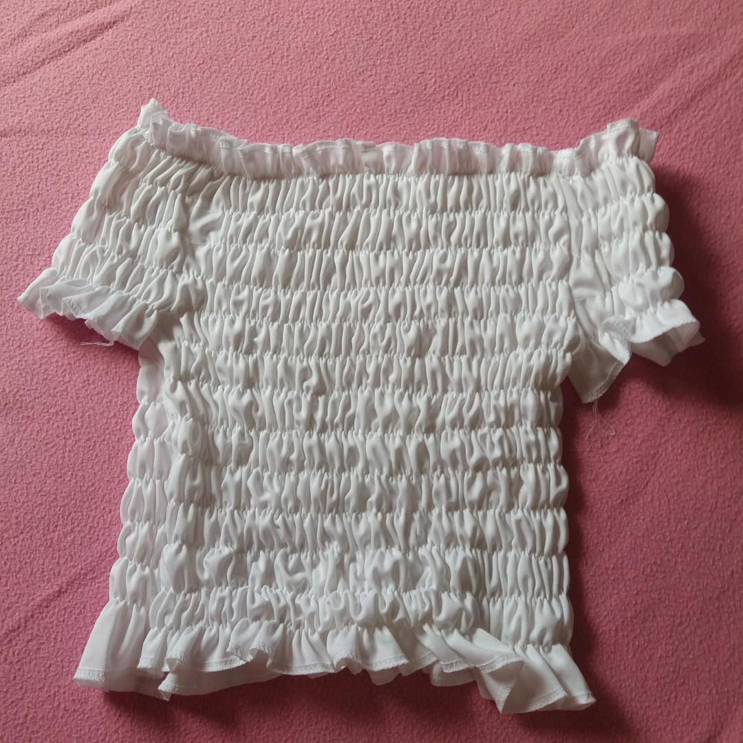 off shoulder (Category: Sleeveless) located in Quezon City. Submitted by mindincloudnine (Listing ID 189593030, Image 1). Description: -bought on impulse.