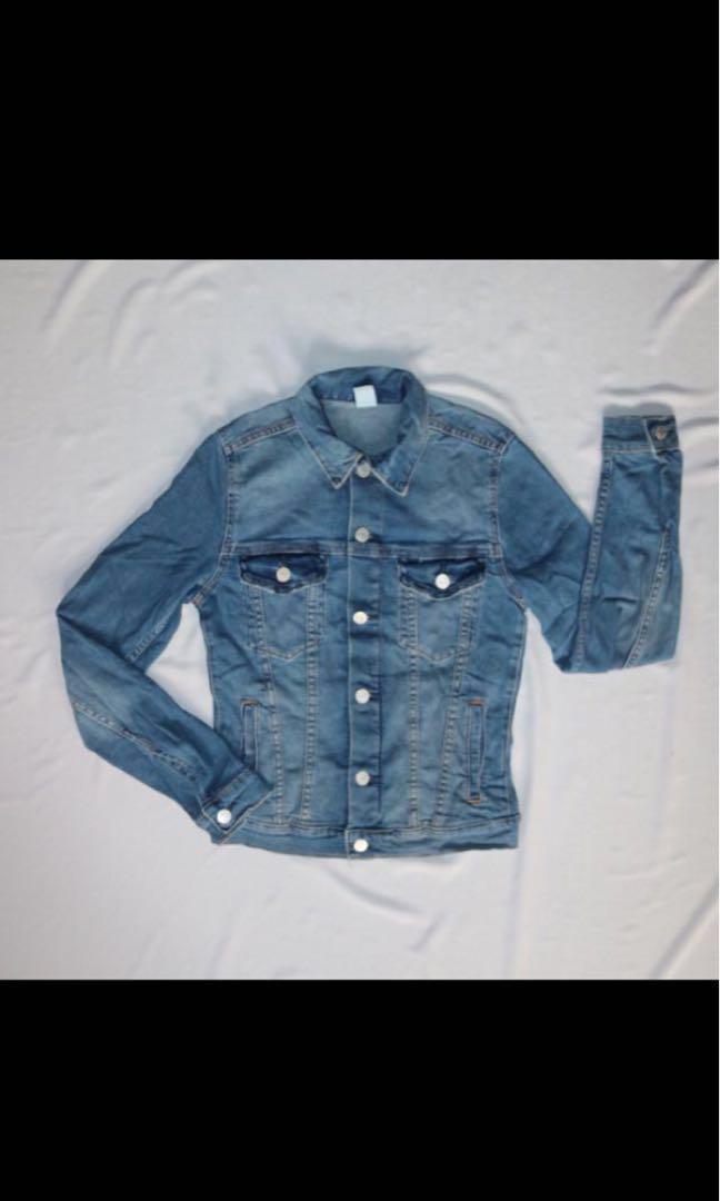 Overrun H&M Denim Jacket (Category: Coats, Jackets and Outerwear) located in Makati City. Submitted by mspigrabbit (Listing ID 188396318, Image 2). Description: Overrun H&M Denim Jacket Bought also in online (impulsive buying) and only used my recent travel. Selling it now in a low price. All in good condition. Fit to S-M size Photos are credit to the owner. No to Joy reserver. Note: Helpful tags #H&M #Mango #freejuly.