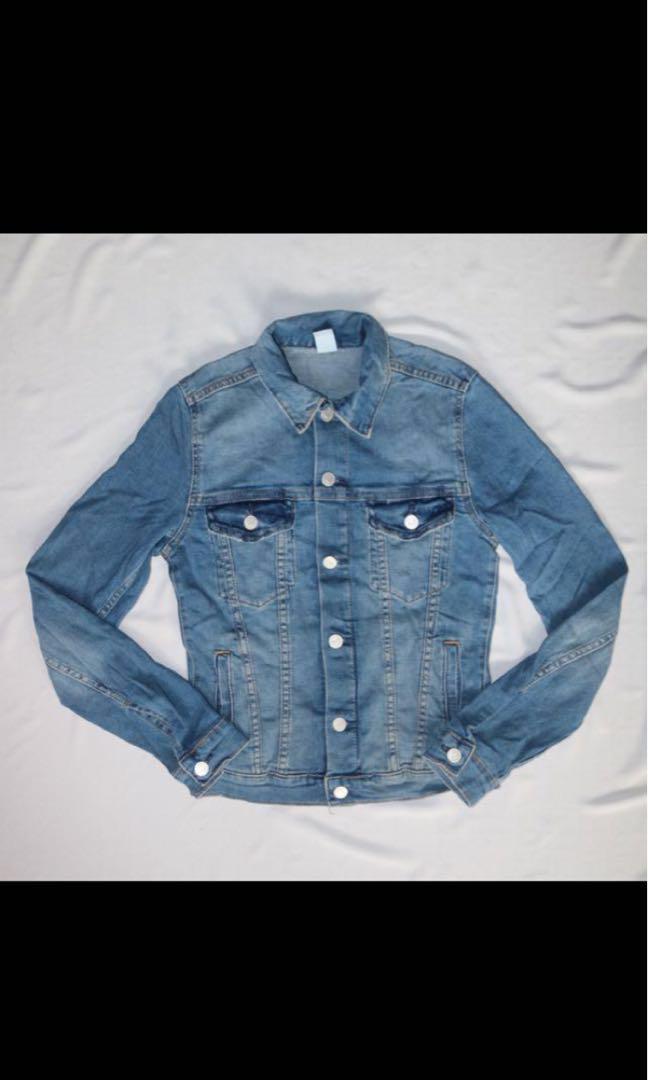 Overrun H&M Denim Jacket (Category: Coats, Jackets and Outerwear) located in Makati City. Submitted by mspigrabbit (Listing ID 188396318, Image 1). Description: Overrun H&M Denim Jacket Bought also in online (impulsive buying) and only used my recent travel. Selling it now in a low price. All in good condition. Fit to S-M size Photos are credit to the owner. No to Joy reserver. Note: Helpful tags #H&M #Mango #freejuly.