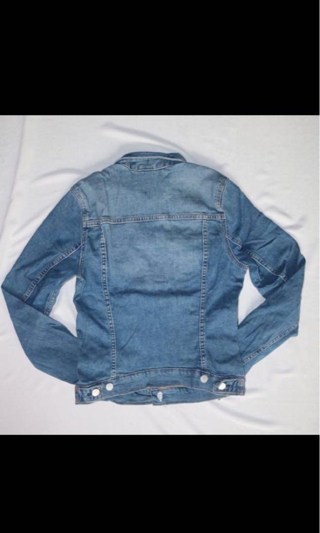 Overrun H&M Denim Jacket (Category: Coats, Jackets and Outerwear) located in Makati City. Submitted by mspigrabbit (Listing ID 188396318, Image 3). Description: Overrun H&M Denim Jacket Bought also in online (impulsive buying) and only used my recent travel. Selling it now in a low price. All in good condition. Fit to S-M size Photos are credit to the owner. No to Joy reserver. Note: Helpful tags #H&M #Mango #freejuly.
