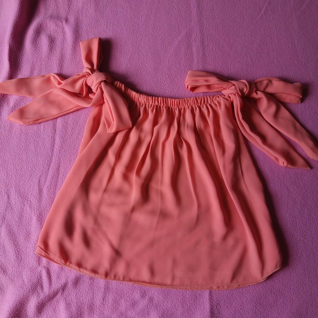 peach top (Category: Others Tops) located in Quezon City. Submitted by mindincloudnine (Listing ID 189593575, Image 1). Description: -chiffon material.