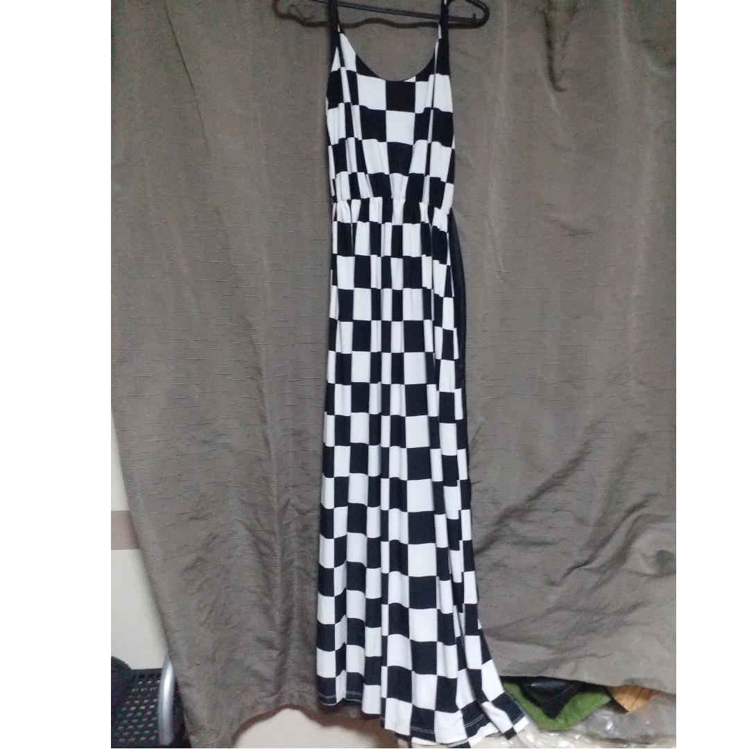 Sale!!! Maxi Dress (Category: Dresses) located in Quezon City. Submitted by about.e.ph (Listing ID 78566889, Image 3). Description: Rarely used; no damage; good as new ❤️ - stretchable soft cotton fabric - fits medium to large Buy this and get one for free (items prices to Php 80 and below only).