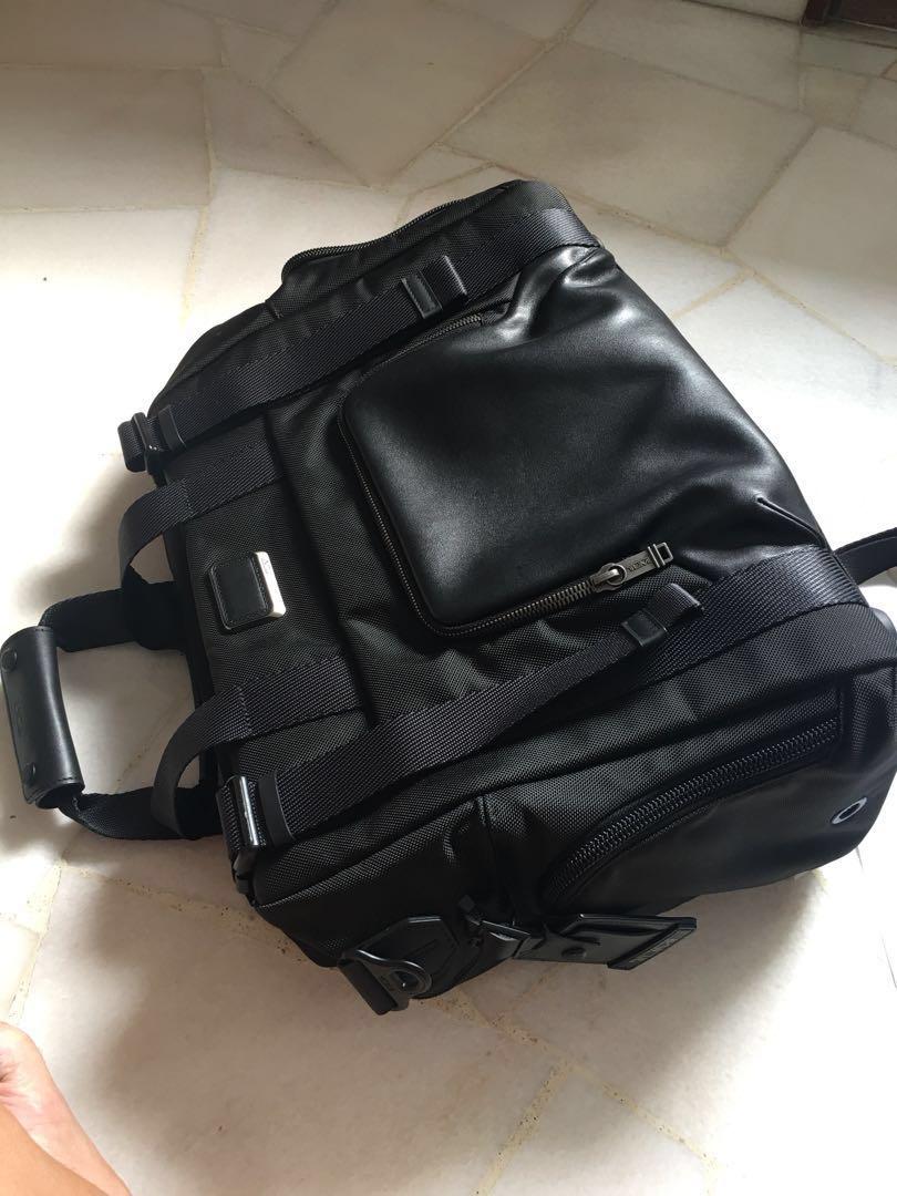 tumi buckley duffel review